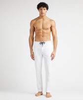 Pantalón en algodón tencel de color liso para hombre Blanco vista frontal desgastada