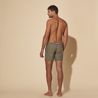 Maillot de bain homme brodé Hermit Crabs Olivier vue portée de dos