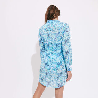 Vestido camisero de gasa de algodón con estampado Flowers Tie & Dye para mujer Azul marino vista trasera desgastada