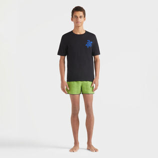 Camiseta de algodón con estampado Jacquard Turtle para hombre Negro vista frontal desgastada