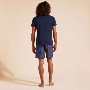 Camiseta de algodón orgánico con tortuga bordada para hombre Azul marino vista trasera desgastada