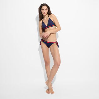 Solid Bikinihose zum seitlichen Binden für Damen – Vilebrequin x Ines de la Fressange Marineblau Vorderseite getragene Ansicht