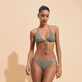 Braguita de bikini de corte brasileño con tiras laterales para anudar y estampado Pocket Checks para mujer Bronce vista frontal desgastada