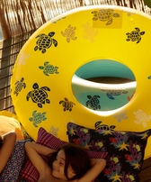 Inflatable Pool Ring Ronde des Tortues - VILEBREQUIN X SUNNYLIFE Lemon front worn view
