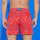 Costume da bagno uomo con ricamo Micro Ronde Des Tortues - Edizione limitata Papavero vista indossata posteriore