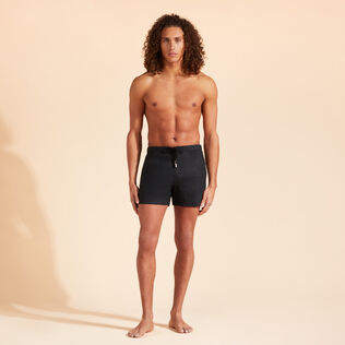 Bermudas de lino cortas para hombre Negro vista frontal desgastada
