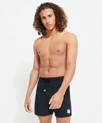 Herren Klassische Uni - Solid Badeshorts für Herren - Vilebrequin x Palm Angels, Schwarz Vorderseite getragene Ansicht