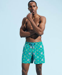 男士 Sud 刺绣游泳短裤 - 限量版 Emerald 正面穿戴视图