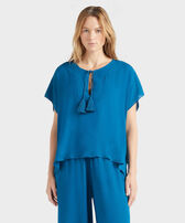 Camicia donna in viscosa tinta unita Peacock vista frontale indossata