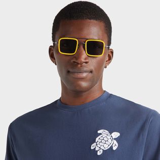 Camiseta de algodón orgánico con tortuga bordada para hombre Azul marino detalles vista 2
