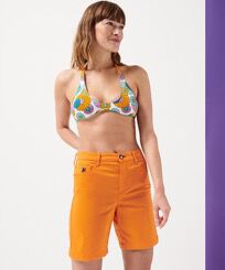 Bermudas de satén de algodón elástico con cinco bolsillos para mujer Mandarina vista frontal desgastada