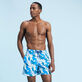 Bañador con estampado Shark All Around para hombre Thalassa vista frontal desgastada