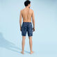 Bermuda en coton homme Poulpes Bicolores Bleu marine vue portée de dos