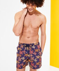Men Swimwear Embroidered Water Colour Turtles - Limited Edition Zaffiro vista frontale indossata