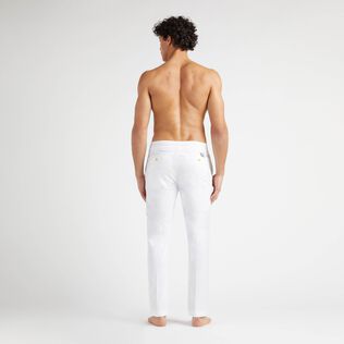Pantalón en algodón tencel de color liso para hombre Blanco vista trasera desgastada