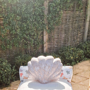 Coussin coquillage Broderies Anglaises - VBQ x MX HOME Blanc vue de détail 1