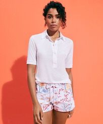Solid Polohemd für Damen Weiss Vorderseite getragene Ansicht
