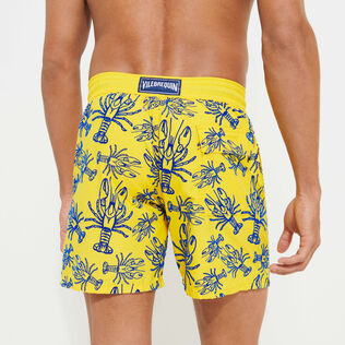 Bañador de tacto aterciopelado con estampado Lobster para hombre Mimosa vista trasera desgastada