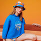 Cappello da pescatore unisex Ronde des Tortues Sunset - Vilebrequin x The Beach Boys Multicolore vista frontale indossata