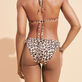Braguita de bikini de corte brasileño con tiras anudadas en los laterales y estampado Turtles Leopard para mujer Straw vista trasera desgastada