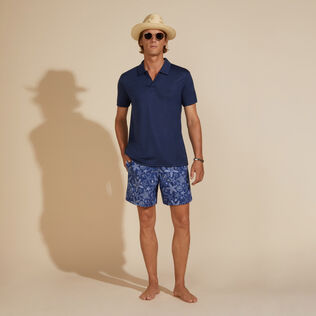 Polo Tencel™ de color liso para hombre Azul marino detalles vista 1