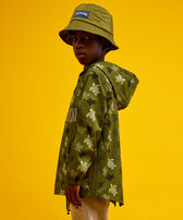 Chaqueta cortavientos con capucha y estampado Ronde des Tortues Camo para niño Caqui vista frontal desgastada