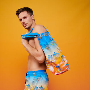 Bolso tote unisex con estampado Ronde des Tortues Sunset de Vilebrequin x The Beach Boys Multicolores detalles vista 4