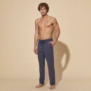 Pantaloni jogger uomo in cotone e modal Blu marine vista frontale indossata