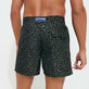 Bañador con estampado Small Camo para hombre de Vilebrequin x Palm Angels Bronce vista trasera desgastada