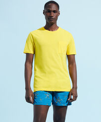 Camiseta de algodón orgánico de color liso para hombre Sol vista frontal desgastada