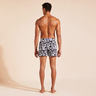 Maillot de bain court stretch homme Tahiti Turtles Noir vue portée de dos