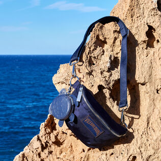 Cartera de Cuero Azul Marino con Forma de Tortuga Azul marino detalles vista 2