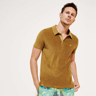 Polo de color liso en tejido jacquard para hombre Corteza vista frontal desgastada