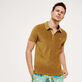Polo de color liso en tejido jacquard para hombre Corteza vista frontal desgastada