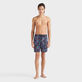 Lange Disco Stars Stretch-Badeshorts für Herren Marineblau Vorderseite getragene Ansicht