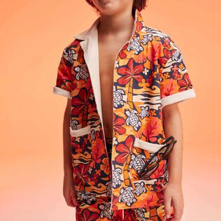Camicia bambino in cotone Monoi Turtles Albicocca vista frontale indossata