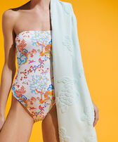 Beach Towel in Organic Cotton Turtles Jacquard Thalassa women front worn view
