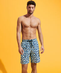 Bañador largo con estampado Turtles Leopard para hombre Thalassa vista frontal desgastada