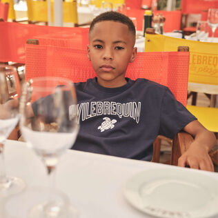 T-shirt en coton organique logo gomme garçon Bleu marine vue portée de face