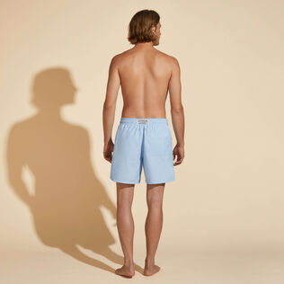 Bañador de color liso para hombre - Vilebrequin x Highsnobiety Chambray vista trasera desgastada