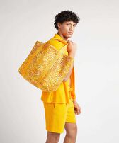 Große Palm Leaves Unisex-Strandtasche aus Neopren Mango Männer Vorderansicht getragen