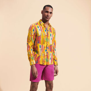 Camicia unisex leggera in voile di cotone Sunny Streets Sole vista frontale indossata
