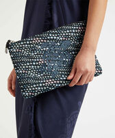 Neoprene Beach Pouch Pearl Black women front worn view