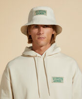 Gorro de pescador de color liso para hombre - Vilebrequin x Highsnobiety Tofu vista frontal desgastada