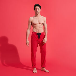 Pantalones de chándal de pana de líneas grandes de color liso para hombre Rojo vista frontal desgastada