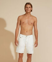 Ronde des Tortues Denim-Bermudashorts im 5-Taschen-Design für Herren Off white Vorderseite getragene Ansicht