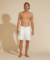 Men 5-Pockets Denim Bermuda Shorts Ronde des Tortues Off white vista frontal desgastada