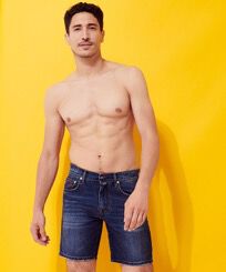 Neo Medusa Bermudashorts aus Denim mit 5-Taschen-Design für Herren Med denim w2 Vorderseite getragene Ansicht