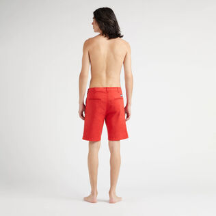 Bermuda uomo in raso e Tencel tinta unita Papavero vista indossata posteriore