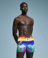 Mareviva Badeshorts für Herren – Vilebrequin x Kenny Scharf Multicolor Vorderseite getragene Ansicht